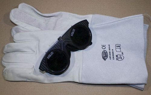 Leder-Handschuhe Gr. 10 und Schutzbrille